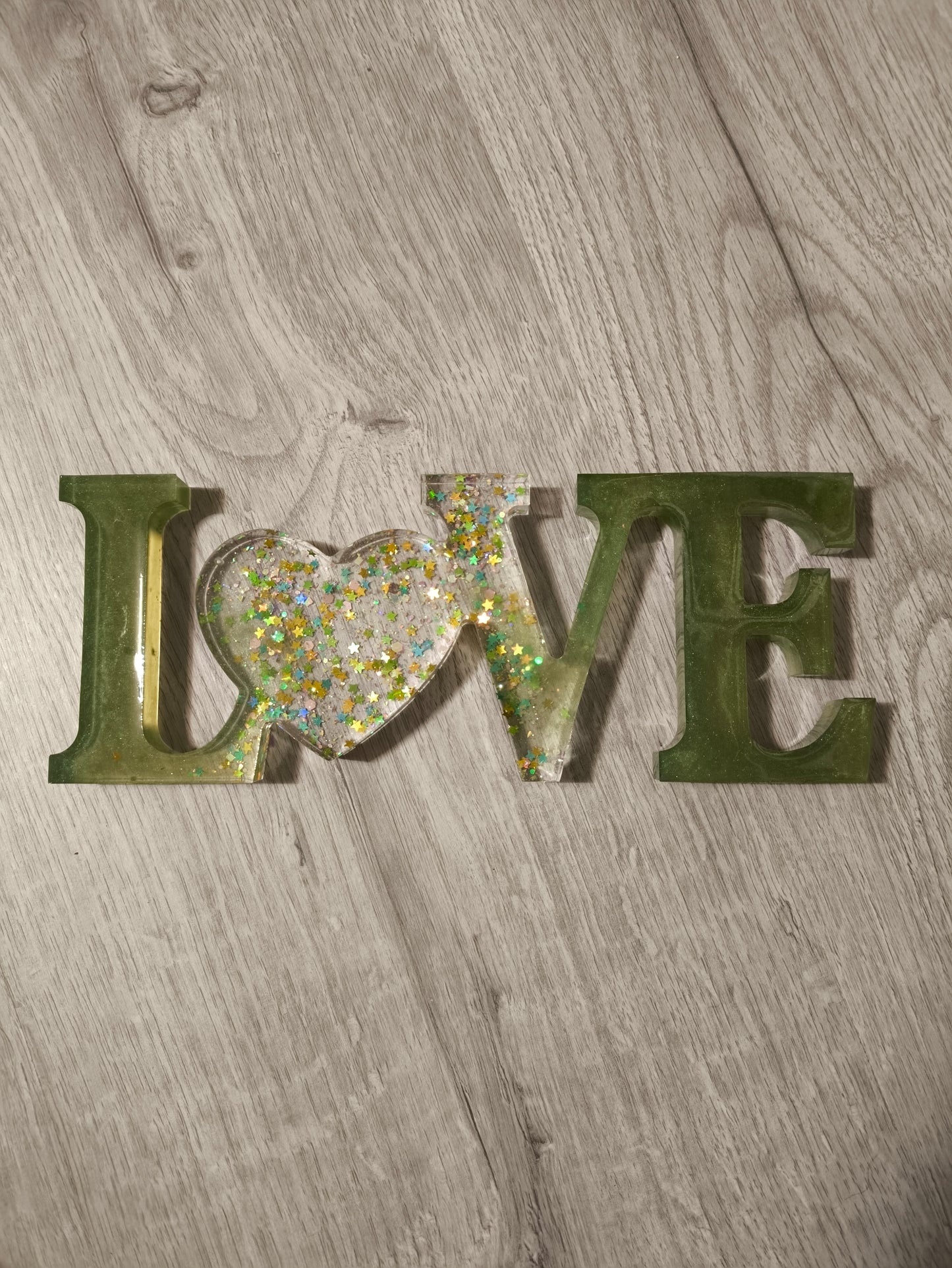 Décoration LOVE en résine - L'art à part