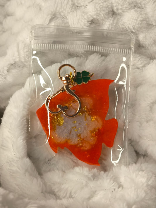 Porte clés poisson artisanal en résine - L'art à part