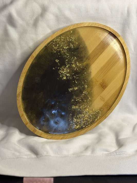 Plateau en bois, résine noir et doré - L'art à part