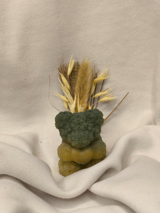 Ourson vert et jaune en résine - L'art à part