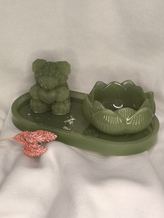 Ourson + nénuphar sur leurs support vert olive - L'art à part
